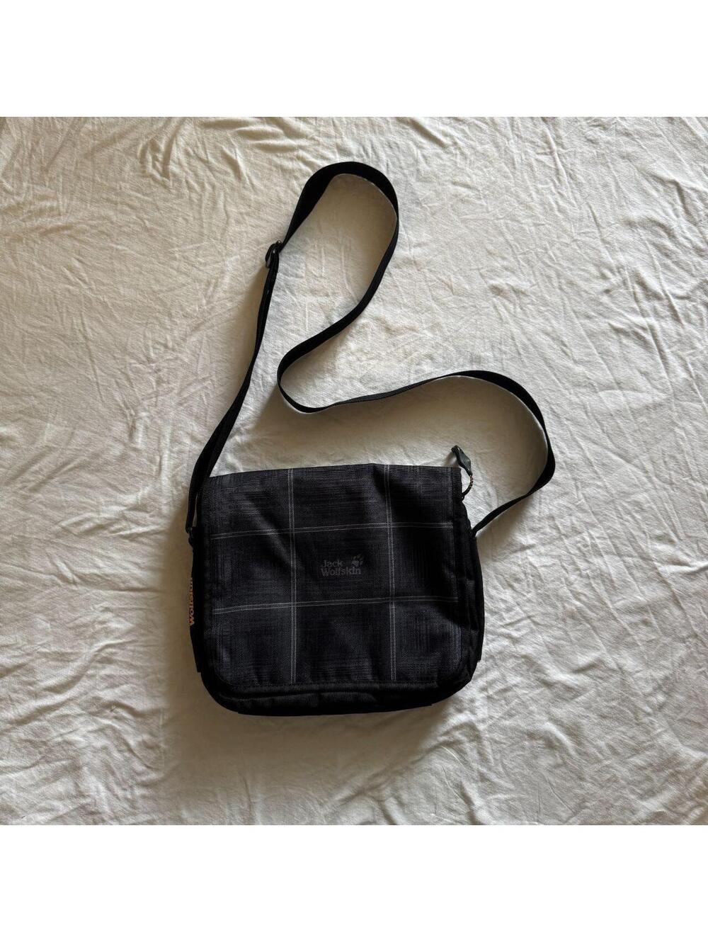 Jack Wolfskin Mens Messenger Crossbody Bag Y2K Black Plaid Travel Back to School